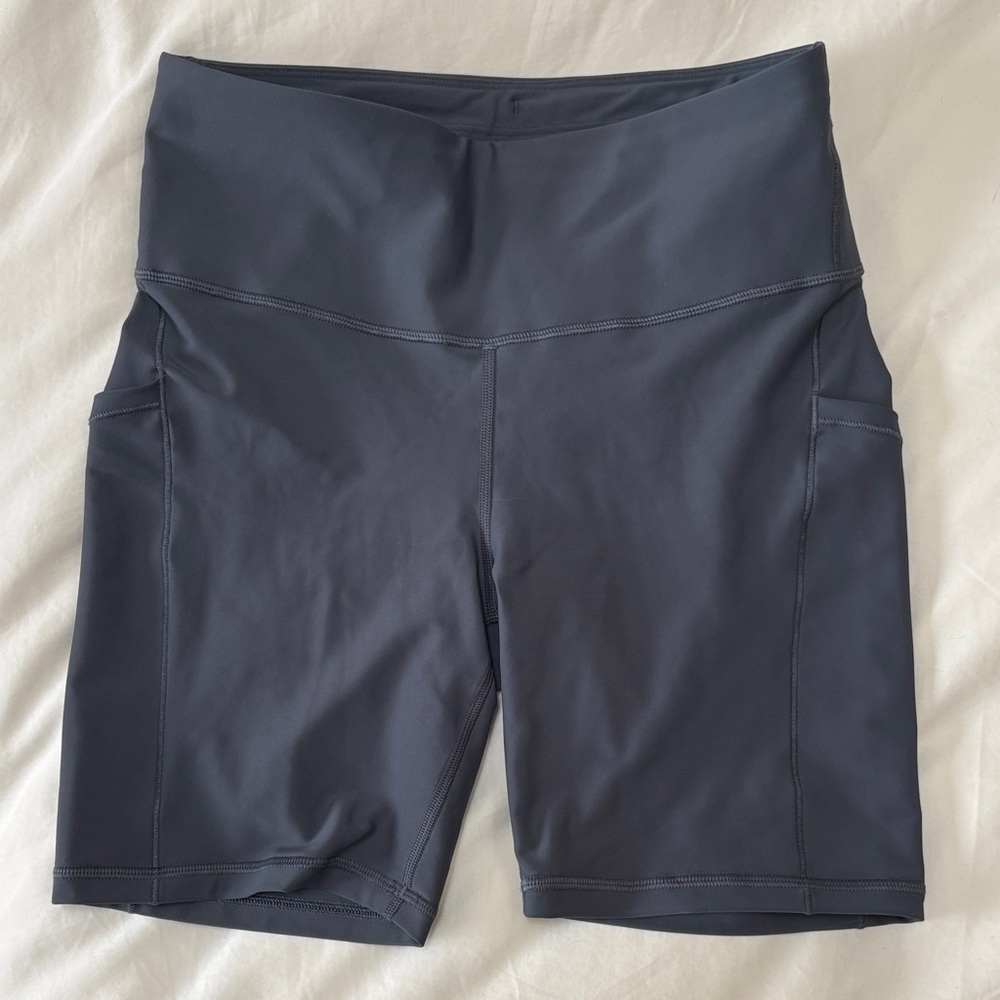 Athleta Interval Stash 7” w/ pockets